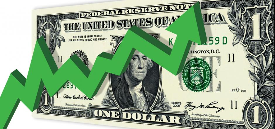 Dólar bate em R$ 3,89 e BC intervém