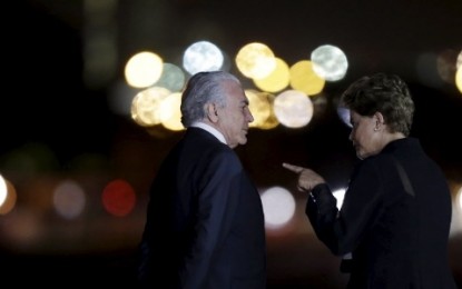 Negociação de reforma ministerial amplia distância entre Temer e Dilma