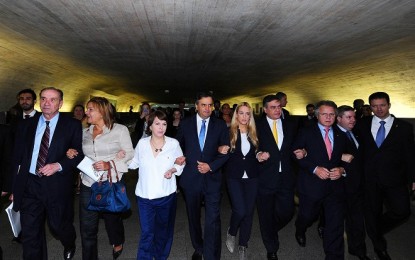 EM PESO, PSDB NO SENADO SOB O COMANDO DE CÁSSIO VOTOU CONTRA FIM DE DOAÇÕES PRIVADAS