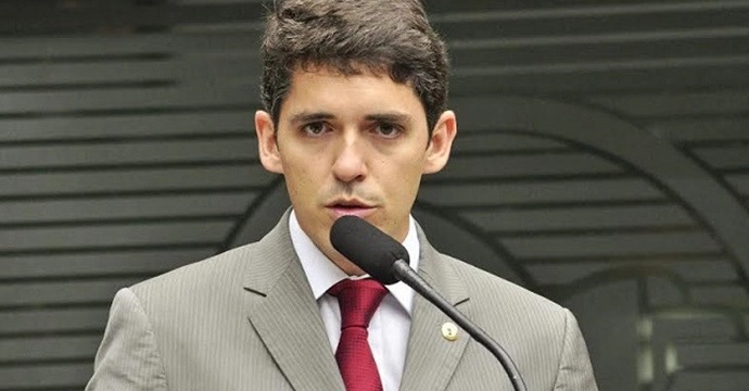 Deputado Tovar Correia Lima tem a carteira de motorista suspensa por um ano por ter sido flagrado pela Lei Seca