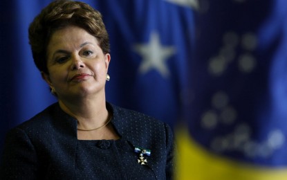 Dilma veta financiamento de empresas a campanhas