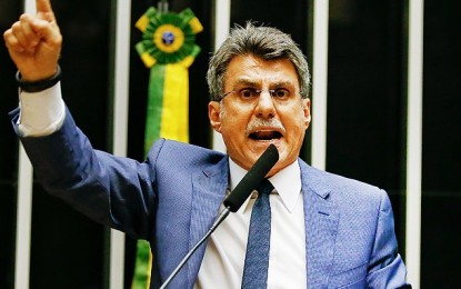 Senador defende apresentação de planejamento de 2016 com déficit econômico