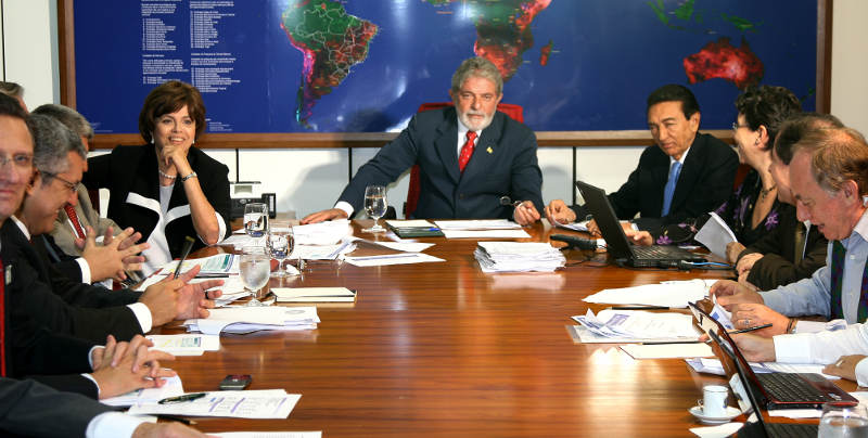 Lula reúne cúpula do PT para debater reforma ministerial e crise
