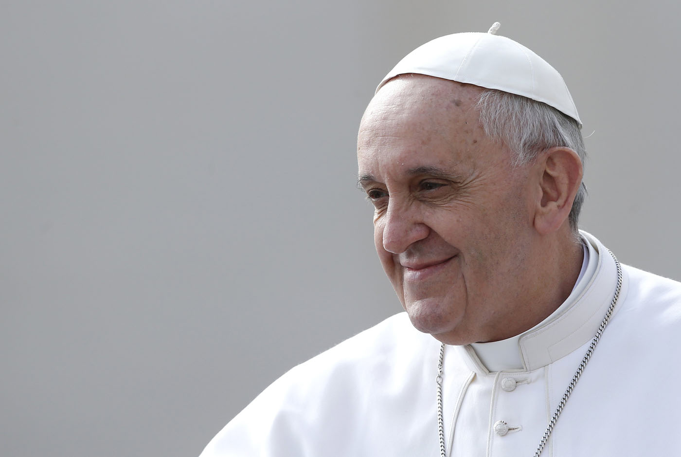 Vaticano diz que Papa recuou mão de beijos de fiéis por ‘questão de higiene’