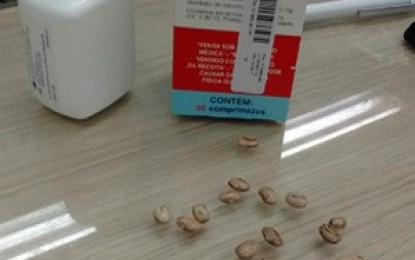 Bancária encontra grãos de feijão em frasco de analgésico de R$ 200