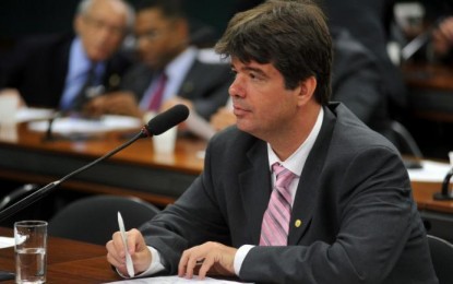 Mesmo defendendo candidatura própria, Ruy Carneiro não descarta aliança com o PMDB em 2016