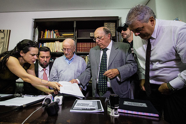 Bicudo, Reale Jr., PSDB e movimentos fazem novo pedido de impeachment