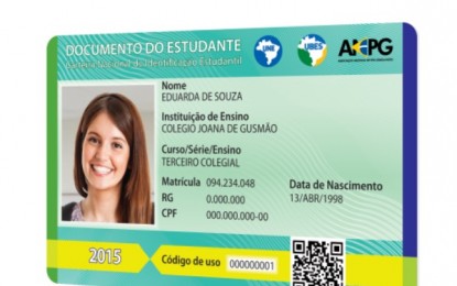 Dilma regulamenta meia-entrada no Brasil e padroniza carteiras de estudantes