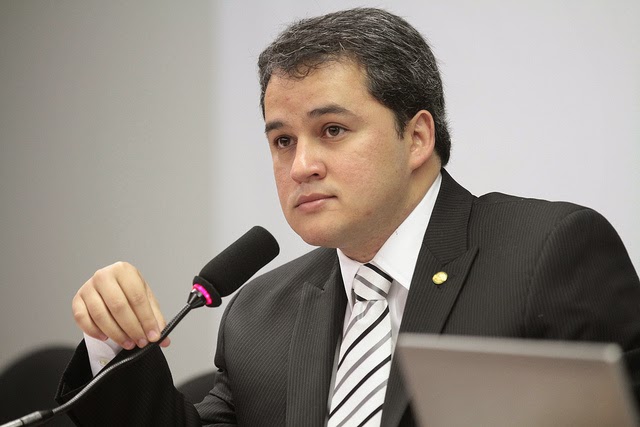 Efraim Filho defende isenção de impostos para o transporte coletivo urbano e metropolitano de passageiros