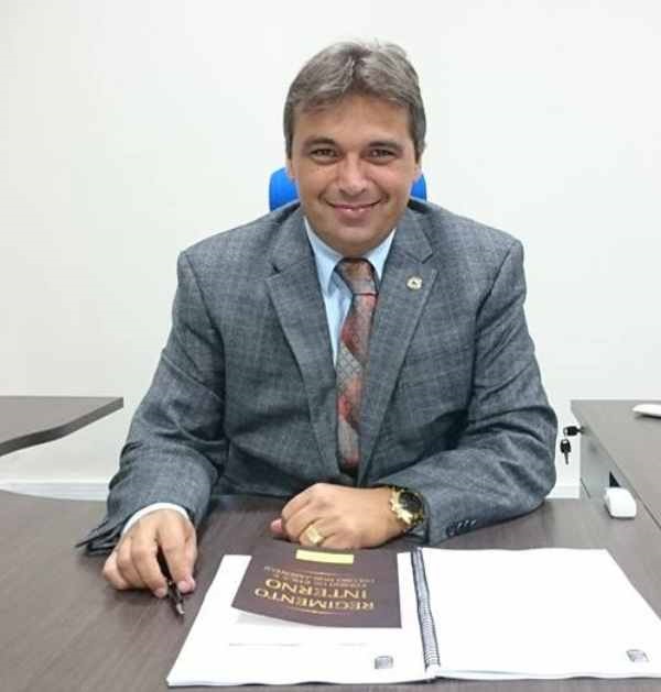 Deputado Genival Matias se licencia do mandato por 121 dias sem vencimentos