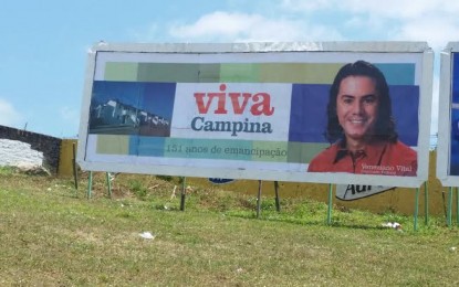 Veneziano inicia campanha em outdoors e usa slogan de Ricardo Coutinho em CG