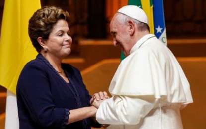 Para sair da crise política, marqueteiros querem que Dilma se inspire em conduta do Papa
