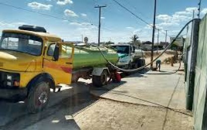 Vereador vende o próprio carro, perfura poço e dá água de graça à população em cidade da Paraíba