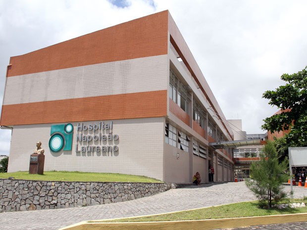Hospital Napoleão Laureano é atingido por raio