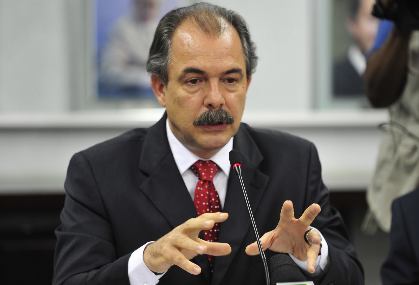 Ministro da Educação chama de ‘censura’ as críticas ao tema da redação do Enem