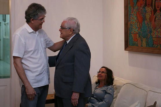 Ricardo Coutinho recebe ex-governador Milton Cabral e é elogiado
