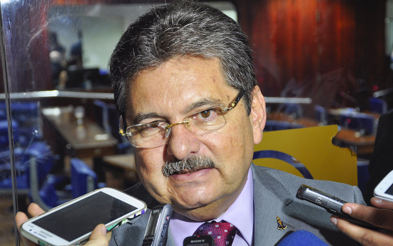 Adriano Galdino não irá se licenciar do cargo para disputar prefeitura de Campina Grande