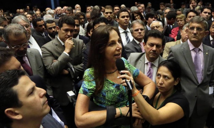 CENSURA: TV Câmara tira do ar críticas de deputados a Eduardo Cunha