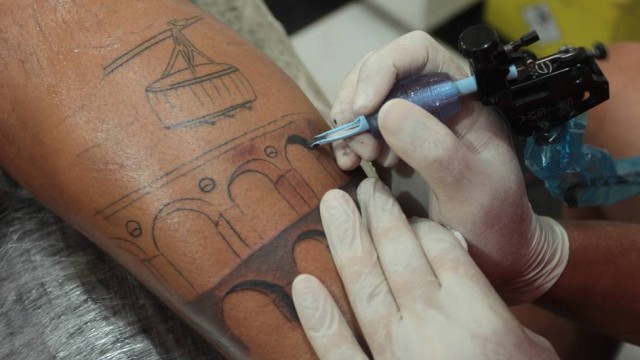 STF vai decidir censura de tatuados a concursos públicos