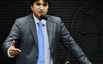 Janduhy atribui ao Governo fechamento de comarcas na Paraíba