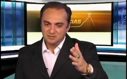 Em programa da RedeTV! jornalista Rogério Farcolen acabou falando demais e revelou ter arma de fogo ilegal em casa