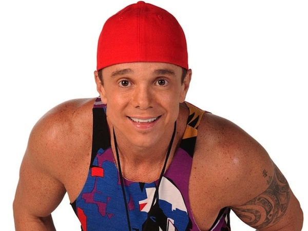 COM TONTURA E SANGRAMENTO NO NARIZ Cantor Netinho volta a ser internado em hospital de São Paulo