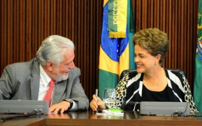 REPERCUSSÃO INTERNACIONAL: Abertura de impeachment aumenta chance de Dilma ficar, diz “Economista”