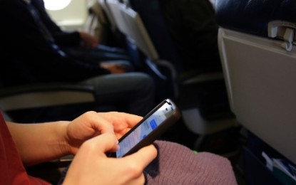 6 vantagens de deixar o celular em modo avião quando não se está voando