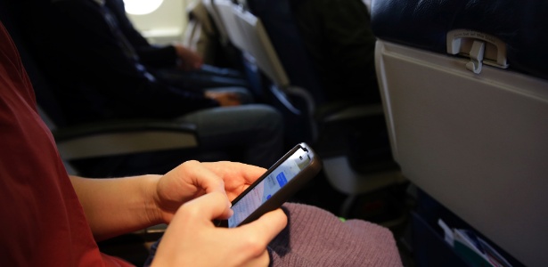 6 vantagens de deixar o celular em modo avião quando não se está voando