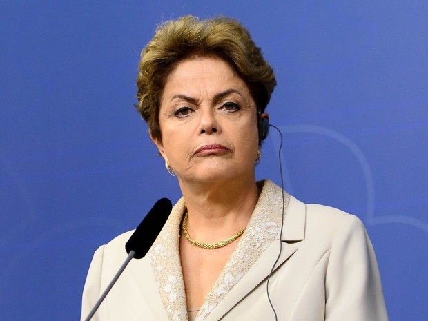 Dilma bloqueia R$ 10 bilhões; governo deixará de pagar água, luz, telefone, viagens e bolsas de estudos