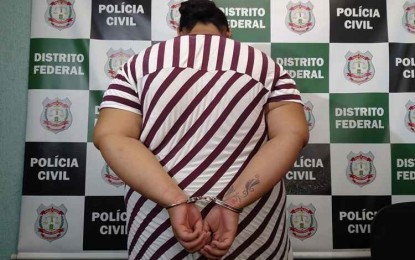 Mãe bate bebê de 11 meses com socos e chutes além de arremessá-la no chão por duas vezes.
