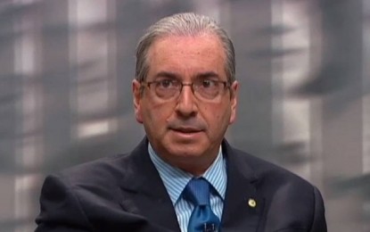 NA TV CÂMARA: Cunha tenta sair dos holofotes e volta a criticar o governo petista