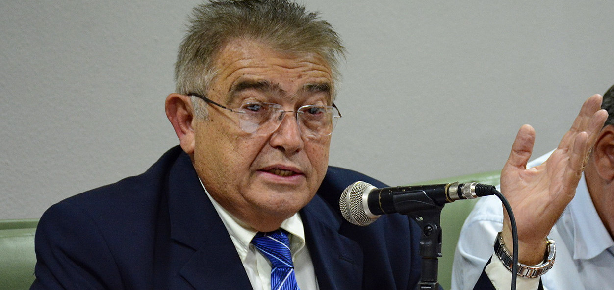 FALHAS: Renato Gadelha levanta questionamentos sobre caso do aposentado que morreu esperando cirurgia