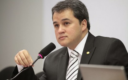 Efraim diz que Dilma ‘é a primeira ex-presidente em exercício’ do Brasil