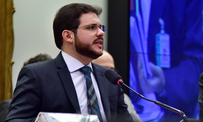 Hugo Motta nega que sua candidatura a líder do PMDB tenha Eduardo Cunha como padrinho