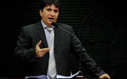 DOENTE: Com problemas respiratórios, deputado Janduhy Carneiro deve tirar licença médica de 4 meses