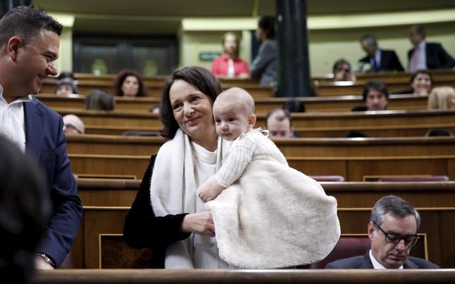 Uma deputada amamentou seu bebê dentro do Congresso Nacional, a exemplo de Manuela D’Ávila