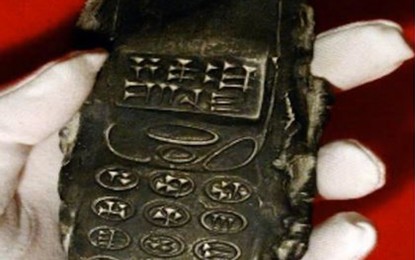POLÊMICA- Celular de 800 anos é encontrado em escavação e levanta teorias na internet