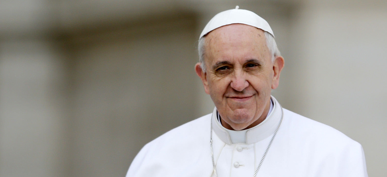 Papa Francisco rejeita ‘extremismo’ durante missa no Egito