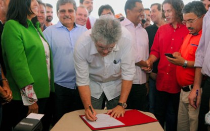 Ordem para pavimentação de avenida é assinada por Ricardo com presenças de Galdino e Vené