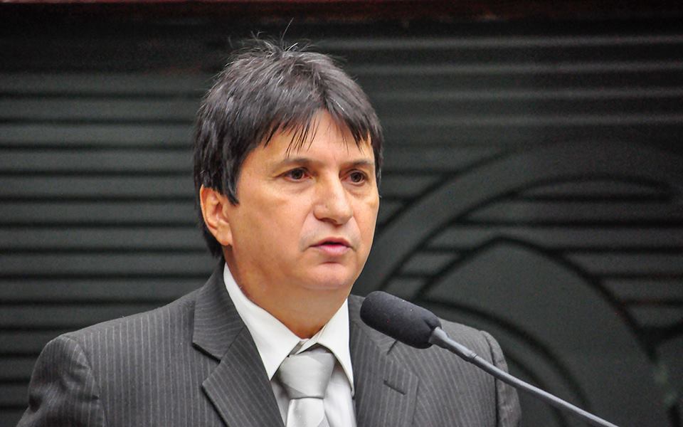 Janduhy Carneiro pede licença parlamentar de 130 para cuidar da saúde