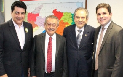 Hugo Motta se reune com os senadores Maranhão e Lira e pede apoio para ganhar a liderança do PMDB