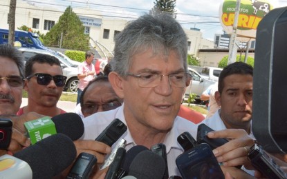 Ricardo anuncia pagamento do funcionalismo estadual