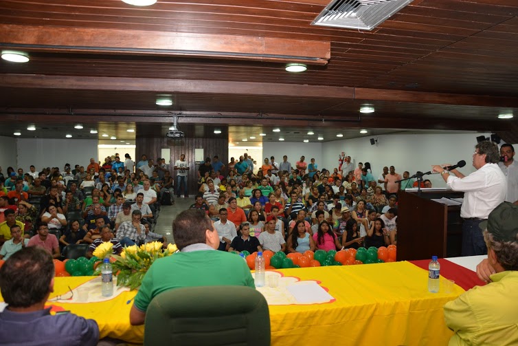 João Azevêdo afirma que Cartaxo não sabe a diferença entre promessa e compromisso