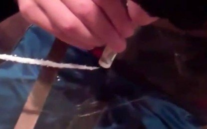 VEJA VÍDEO: Padre é afastado após ser flagrado cheirando cocaína