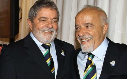 Paulo Coelho é ‘provocado’ no Twitter e faz previsão: Lula voltará em 2018