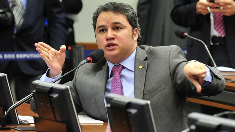 350 sigilos bancários foram quebrados durante a CPI dos Fundos de Pensão, diz Efraim Filho