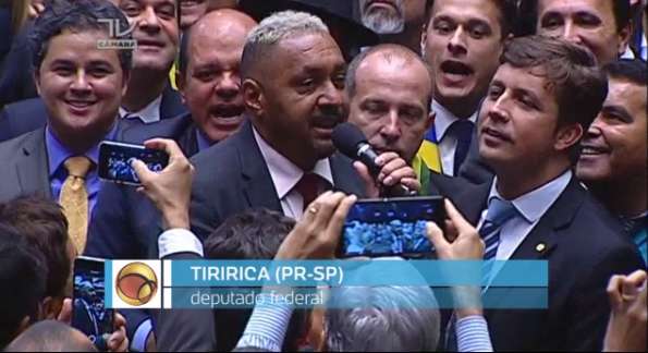DEPUTADO ENGANOU LULA: Tiririca esteve no hotel de Lula antes de votar a favor do impeachment