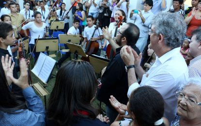 Ricardo inaugura escola e entrega aparelho de raio-x digital em Campina Grande