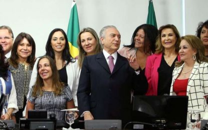 Temer promete que irá criar ministério para mulheres